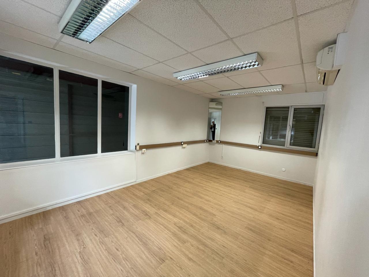 Local d'activité Chassieu 1350m² Location local d'activité Chassieu Rhône OLACT2533068 8